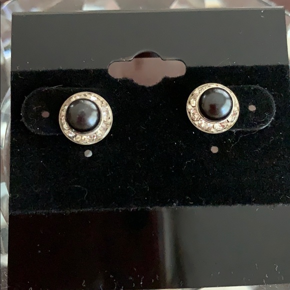 Oliver James Jewelry - NWOT Gun Metal Pearl and Diamond Earrings